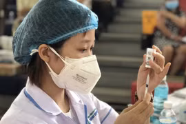 Đà Nẵng triển khai tiêm vaccine COVID-19 cho người bị bệnh mãn tính