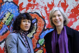 Nhà hóa học Pháp Emmanuelle Charpentier (trái) và nhà hóa học Mỹ Jennifer Doudna tại một sự kiện ở Oviedo, Tây Ban Nha ngày 21/10/2015. (Ảnh: AFP/TTXVN)