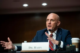 Giám đốc FDA Stephen Hahn phát biểu tại phiên điều trần ở Washington, DC ngày 30/6/2020. (Ảnh: AFP/TTXVN)