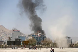 Khói bốc lên sau một vụ tấn công bằng rocket vào thủ đô Kabul, Afghanistan. (Nguồn: Reuters)