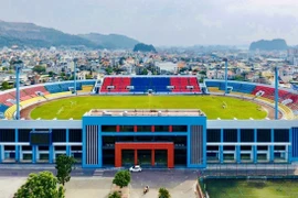Sân vận động Cẩm Phả từng được cải tải nâng cấp với tổng mức đầu tư hơn 163 tỷ đồng năm 2018. (Ảnh: TTXVN phát)