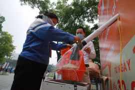 [Video] Dùng công nghệ nhận diện khuôn mặt để phát gạo cho người nghèo