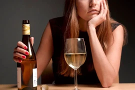 Theo kết quả khảo sát, trung bình mỗi tháng phụ nữ ở Mỹ dành khoảng 5,4 ngày để uống bia rượu. (Nguồn: Getty Images)