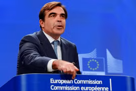 Phó Chủ tịch Ủy ban châu Âu (EC) Margaritis Schinas có kết quả dương tính với virus SARS-CoV-2. (Nguồn: AFP)