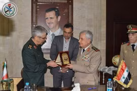 Lễ ký kết thỏa thuận mở rộng hợp tác quân sự giữa Iran và Syria. (Nguồn: AFP)