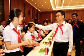 ​PTT Vũ Đức Đam gặp mặt đại biểu Cháu ngoan Bác Hồ tỉnh Bình Dương