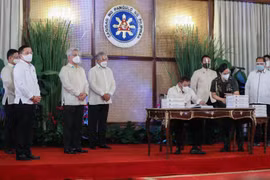 Tổng thống Philippines thông qua kế hoạch ngân sách lớn chưa từng có