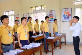 Một lớp học kỹ năng cho người lao động trước khi đi làm việc tại nước ngoài. (Ảnh: Bích Huệ/TTXVN)