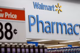 Quầy thuốc trong một cửa hàng của Walmart tại Torrance, California, Mỹ. (Nguồn: CNN)