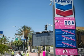 Một trạm xăng dầu của Chevron tại Santa Monica, California, Mỹ. (Nguồn: Getty Images)