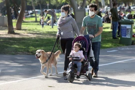 Israel phong tỏa toàn quốc lần thứ ba, Bắc Kinh siết chặt phòng dịch