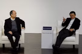 Tỷ phú Jack Ma và Giám đốc điều hành SoftBank Group Masayoshi Son. (Nguồn: Reuters)