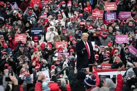 Tổng thống Mỹ Donald Trump vận động tranh cử tại Waterford, bang Michigan ngày 30/10/2020. (Ảnh: Getty Images/TTXVN)