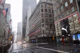 Cảnh vắng vẻ trên đường phố tại New York, Mỹ ngày 23/3/2020, trong bối cảnh dịch COVID-19 lan rộng. (Ảnh: THX/TTXVN)