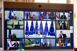 Lãnh đạo các nước thành viên EU họp trực tuyến về gói hỗ trợ các quốc gia chịu tác động từ dịch COVID-19. (Ảnh: AFP/TTXVN)