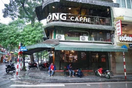 [Video] Hà Nội cấm cửa hàng không thiết yếu mở trước 9 giờ đến hết năm