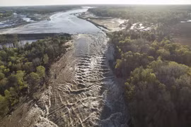 [Photo] Vụ vỡ đập kinh hoàng tại Michigan, 10.000 người phải đi sơ tán