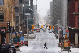 Cảnh vắng vẻ trên một tuyến phố ở Ottawa, Canada khi dịch COVID-19 bùng phát, ngày 23/3/2020. (Ảnh: AFP/TTXVN)