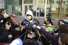 Pháp điều tra vụ ba cảnh sát hành xử thô bạo với một người da màu