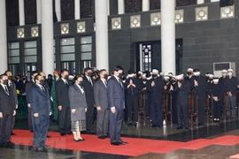 Lãnh đạo các nước, đoàn ngoại giao đến viếng nguyên TBT Lê Khả Phiêu
