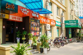 [Photo] Khu 'phố Hàn Quốc' tại Hà Nội thế nào giữa tâm dịch COVID-19?
