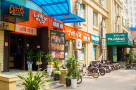 [Photo] Khu 'phố Hàn Quốc' tại Hà Nội thế nào giữa tâm dịch COVID-19?