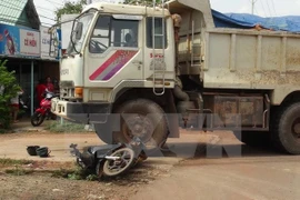 Một vụ tai nạn giữa xe ben và xe máy. (Ảnh minh họa. Nguồn: TTXVN)
