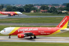 Máy bay Vietjettừ hạ cánh khẩn cấp Nội Bài để cấp cứu hành khách. (Ảnh: Vietjet cung cấp)