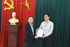 Nhân viên lái xe Trần Tuấn Anh được Vietnam Airlines biểu dương vì có hành động đẹp. (Ảnh: Vietnam Airlines cung cấp)