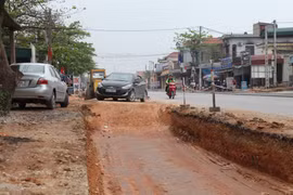 Tiến độ dự án BOT Bắc Ninh-Uông Bí bị lùi nhiều lần do vướng mặt bằng thi công. (Ảnh: Doãn Đức/Vietnam+)