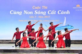 Cuộc thi “Cùng non sông cất cánh” được tổ chức với mong muốn giúp thế hệ trẻ thêm yêu mến, tự hào về đất nước. (Ảnh: Vietnam Airlines cung cấp)
