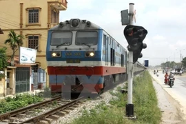 Đường sắt Bắc-Nam đã thông toàn tuyến sau nhiều ngày bị tê liệt do mưa lũ. (Ảnh: TTXVN)