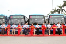 Tổng công ty Vận tải Hà Nội đã chính thức khai trương 3 tuyến buýt 91, 92 và 100. (Ảnh: Doãn Đức/Vietnam+)