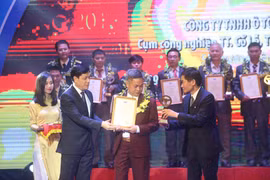 Giải thưởng Vô lăng vàng tôn vinh những lái xe an toàn giao thông và có những hành động đẹp trong ý thức và nhân văn trong quá trình làm việc. (Ảnh: Huy Hùng/Vietnam+)