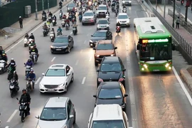 Buýt nhanh BRT đã hoạt động khá thuận lợi khi ý thức người dân được nâng cao. (Ảnh: Doãn Đức/Vietnam+)