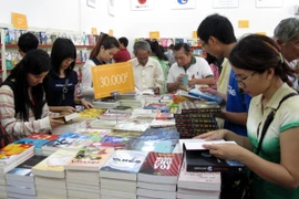 "Dọn kho đón Tết 2015": Bán hơn 1.000 đầu sách với giá rẻ 