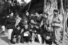 Chủ tịch Hồ Chí Minh nói chuyện với đại biểu dự Đại hội Đảng toàn quốc lần thứ 2 (tháng 2/1951). (Ảnh tư liệu: TTXVN)