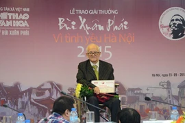 'Giải thưởng Lớn-Vì tình yêu Hà Nội' vinh danh nhà nghiên cứu Giang Quân. (Ảnh: TTVH)