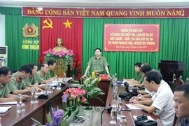 Ông Trần Văn Toản, Giám đốc công an tỉnh Bình Thuận phát biểu biểu dương Ban chuyên án tại buổi họp báo. (Ảnh: Nguyễn Thanh/TTXVN)