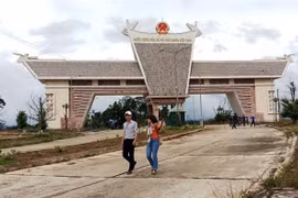 Cửa khẩu Nam Giang thông thương với nước bạn Lào. (Ảnh: Trịnh Bang Nhiệm/TTXVN)