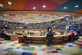 Các đại biểu tham dự Hội nghị thượng đỉnh EU tại Brussels, Bỉ ngày 18/7/2020. (Ảnh: THX/TTXVN)