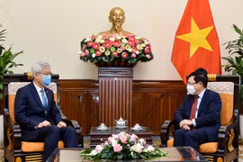 Phó Thủ tướng, Bộ trưởng Bộ Ngoại giao Phạm Bình Minh tiếp Thứ trưởng Ngoại giao Hàn Quốc Lee Tae-ho. (Ảnh: TTXVN)