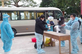 Cách ly tập trung cho các trường hợp công dân trở về từ nước ngoài. (Ảnh minh họa: Đinh Tuấn/TTXVN)