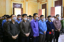 Các bị cáo nghe tuyên án ngày 16/12/2020. (Ảnh: Thành Chung/TTXVN)