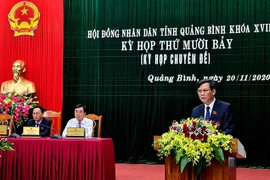 Ông Trần Thắng phát biểu tại kỳ họp thứ 17 (kỳ họp chuyên đề) HĐND tỉnh Quảng Bình khóa XVII. (Ảnh: TTXVN phát)