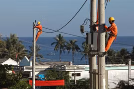 Điện lưới quốc gia đã được đưa ra huyện đảo Lý Sơn (Quảng Ngãi). (Ảnh: Ngọc Hà/TTXVN)