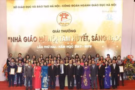Lễ trao tặng giải thưởng Nhà giáo Hà Nội tâm huyết sáng tạo lần thứ 2 năm 2018.
