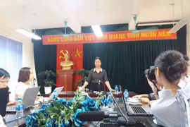 Hiệu trưởng Ngô Thị Thu Anh chia sẻ thông tin với báo chí. (Ảnh: PM/Vietnam+)