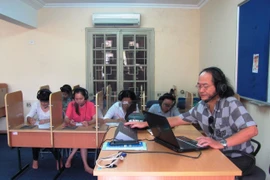 Giờ học của sinh viên và giảng viên Đại học Hà Nội. (Ảnh: Phạm Mai/Vietnam+)