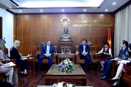 Thứ trưởng Nguyễn Văn Phúc tiếp Phó Giám đốc Cơ quan Hợp tác Liên bang Nga PA.Shvetsov. (Ảnh: Bộ Giáo dục và Đào tạo)